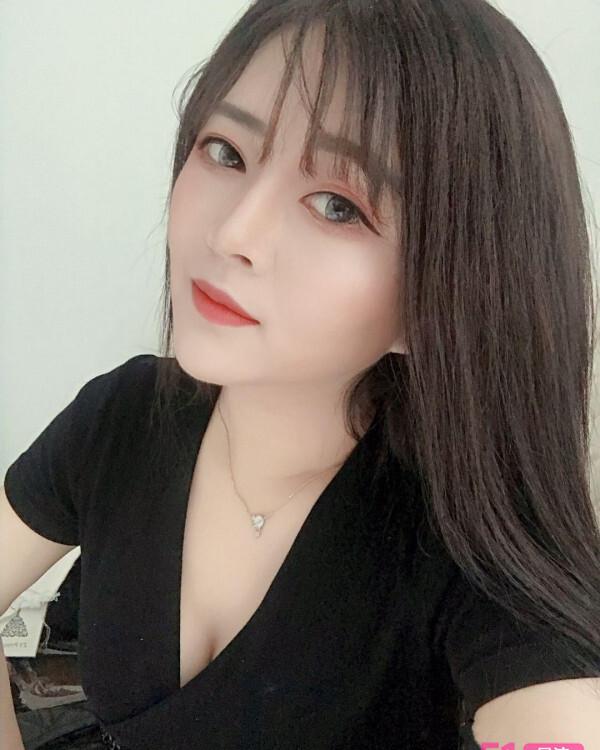 20岁活脱脱小妖精薇薇  懂男人