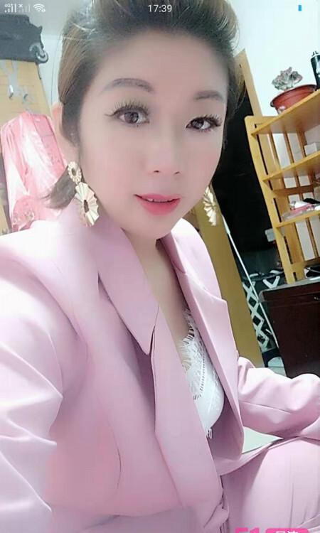 超爽的口活 胸大臀圆的服务系妹子。