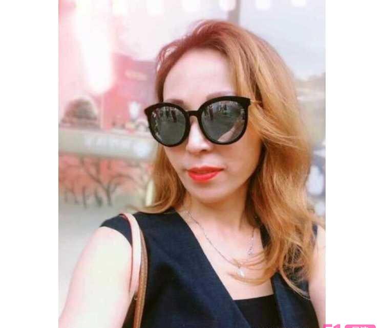 浦东熟女 不胖不瘦 胸大屁股大