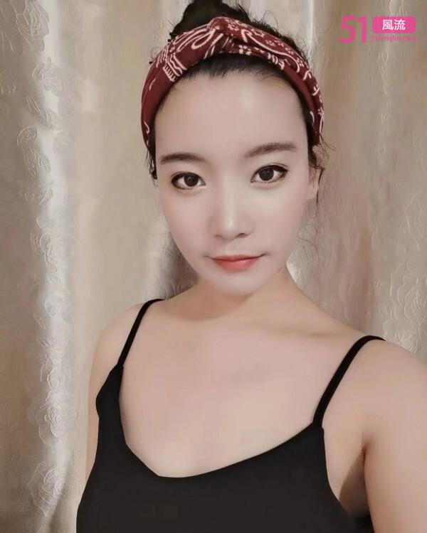 D罩杯美女瑜伽教练