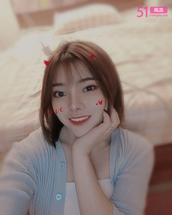 18岁邻家小妹刚出校园