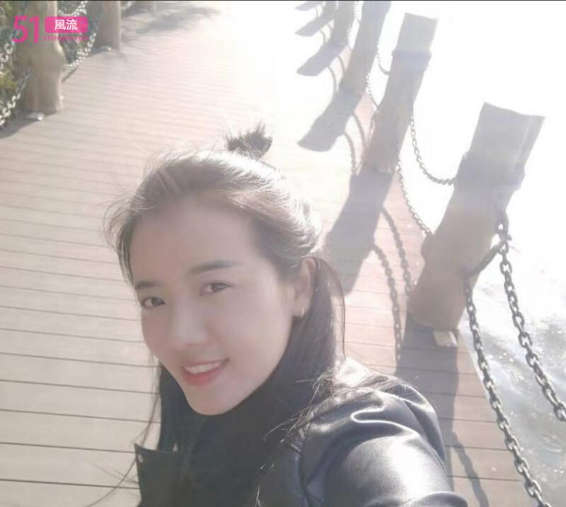 高颜值兼职MM一个