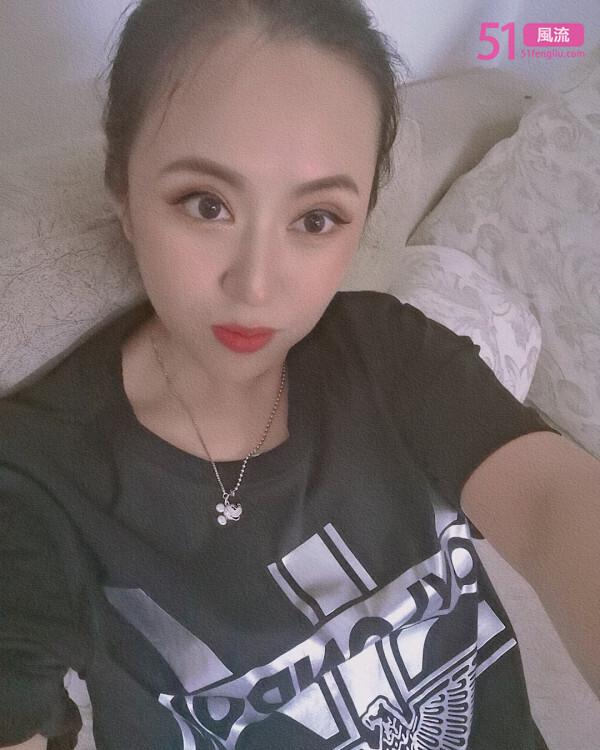 大腿带文身的轻熟