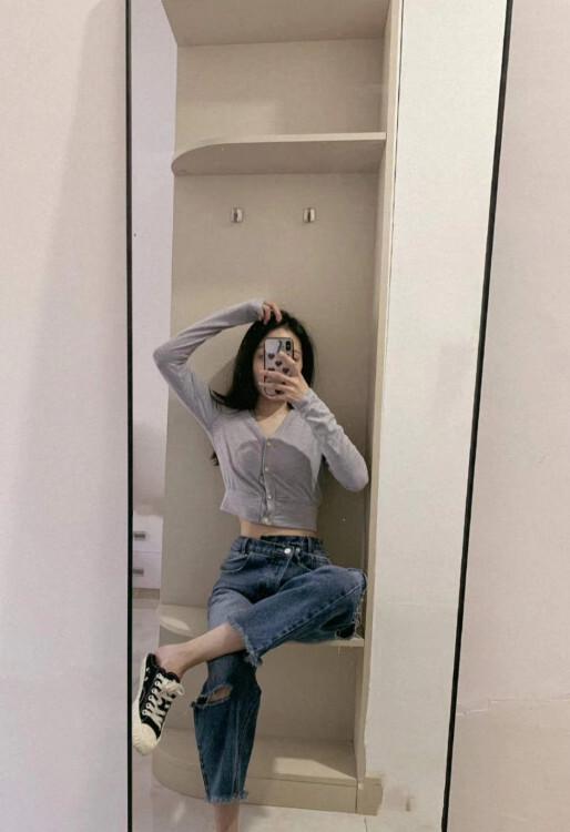 汽车站邻家学生妹