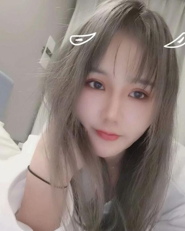 宽窄巷子很乖的妹妹