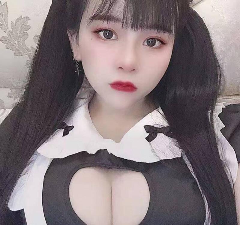 颜值高大胸妹子