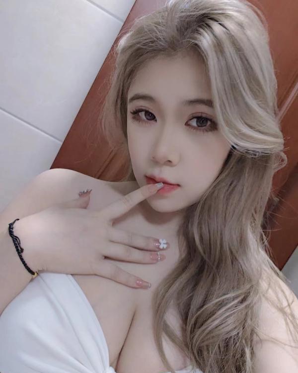 西湖白嫩剔透小骚货