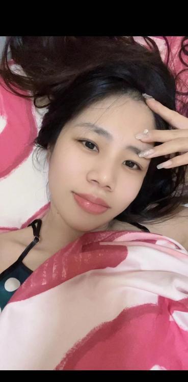 乖巧听话的小美女