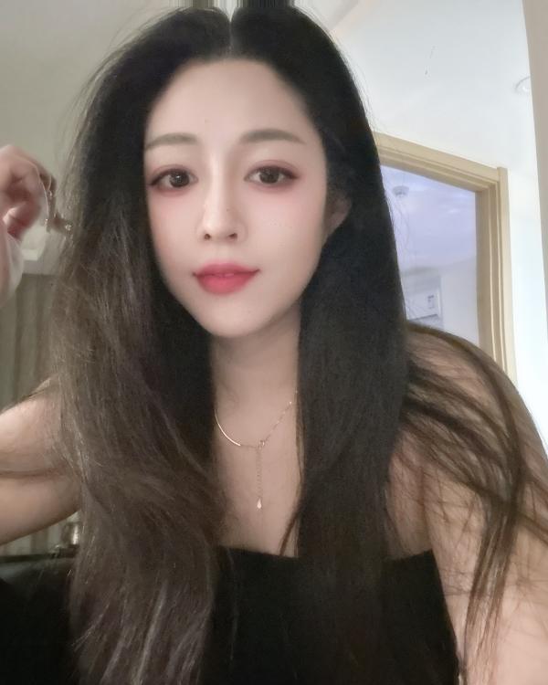 极品肉感可舌吻梓琪