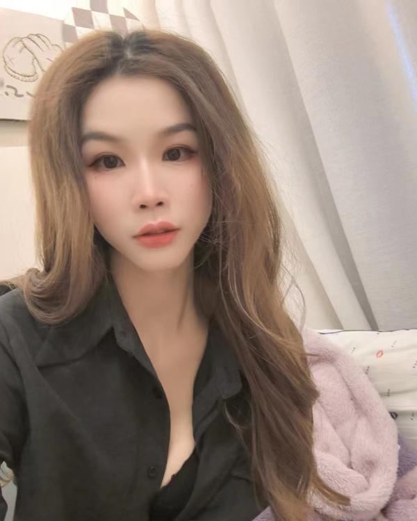 湿吻毒龙苗条小姐姐