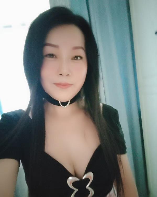 长宁淫荡骚货人妻