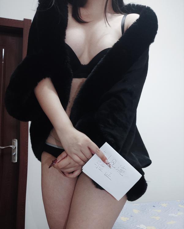 身材饱满温柔川妹子