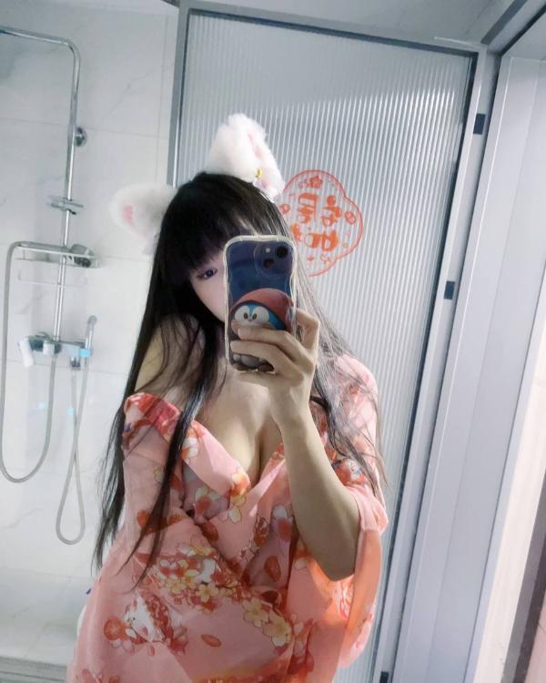 禅城妖娆白哲小女子