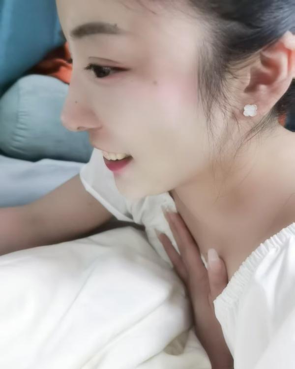 春节在岗肉感美女