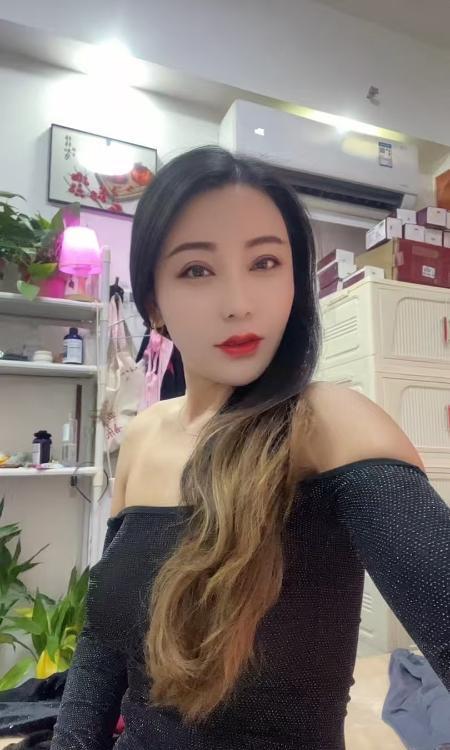 妩媚温柔美少妇