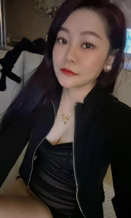 白哲性感小骚妇