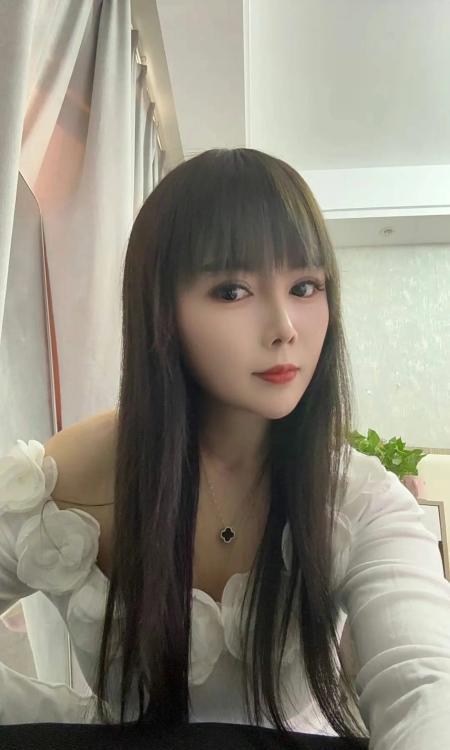 张府园苗条小少妇