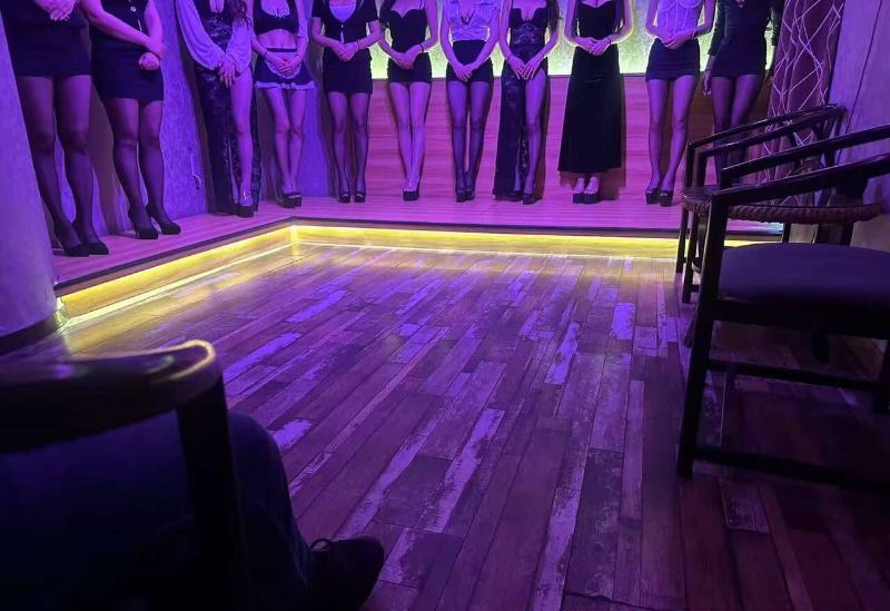 上海制服大奶姐妹花