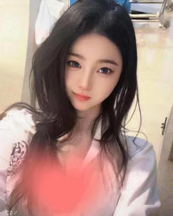 黑丝翘臀活好妹纸