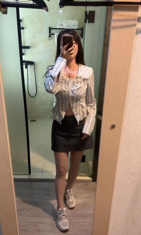 热辣制服妹子