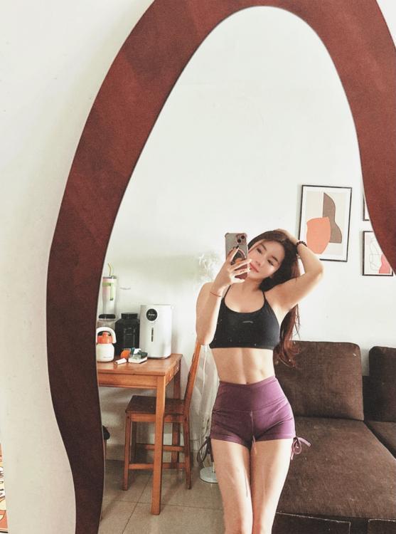 一字马小幸运老师