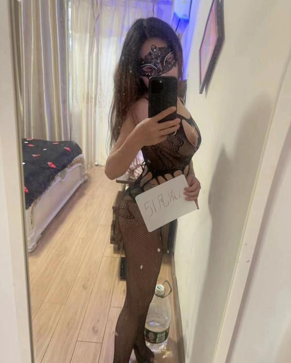 仙鹤街性感美女