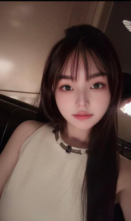 皮肤白嫩研希老师