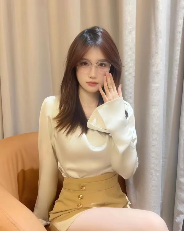 高颜值纯欲风妹子