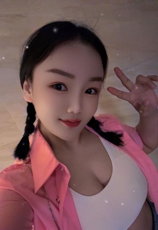 俏皮性感小护士