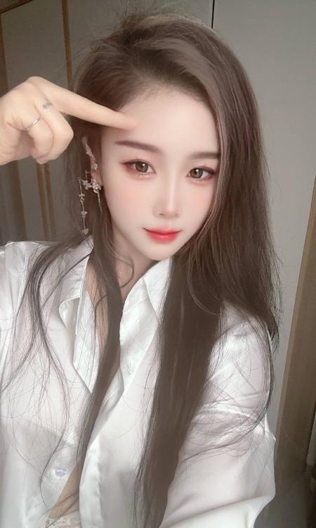 皮肤白嫩气质御姐