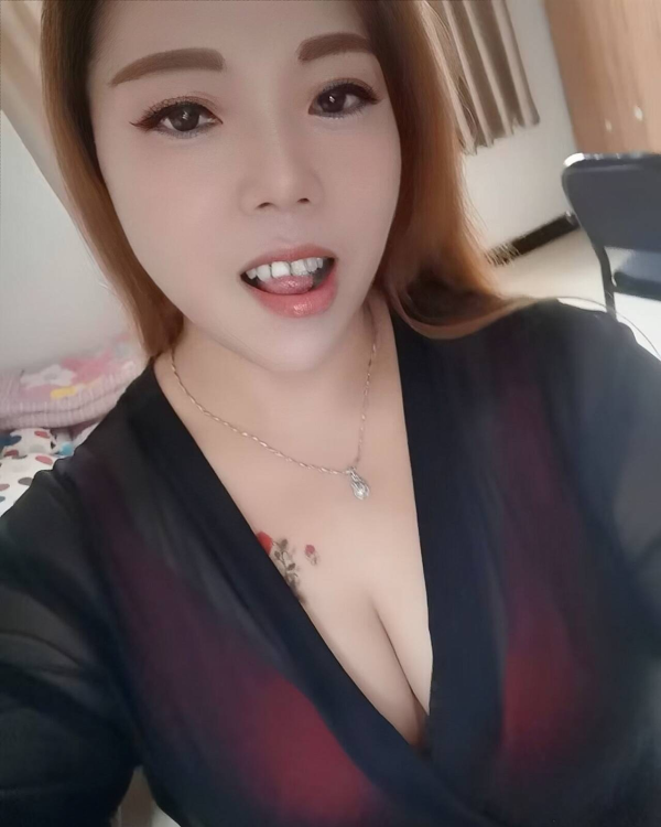 黑丝肥臀熟女