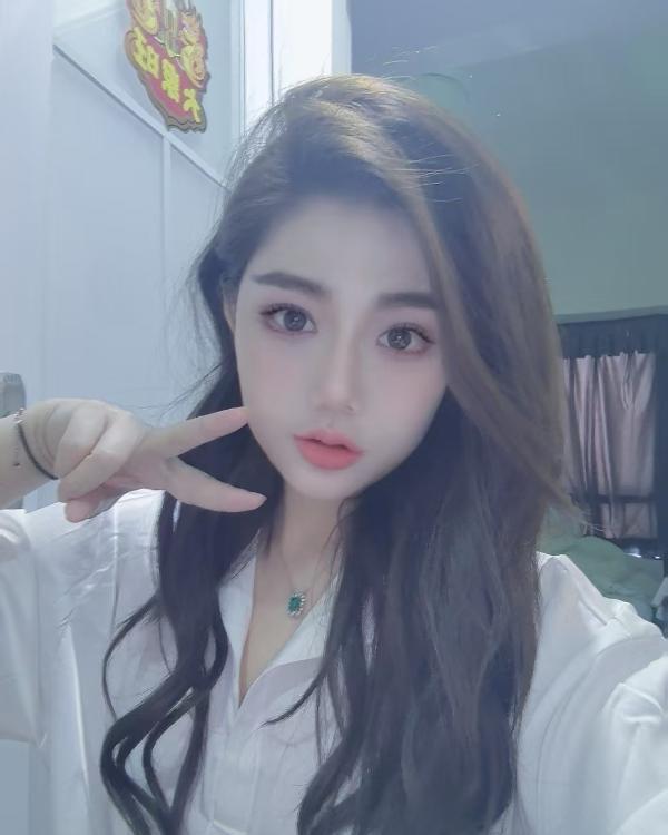 服务贴心小姐姐