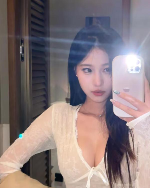 零零后闷骚清纯小妹