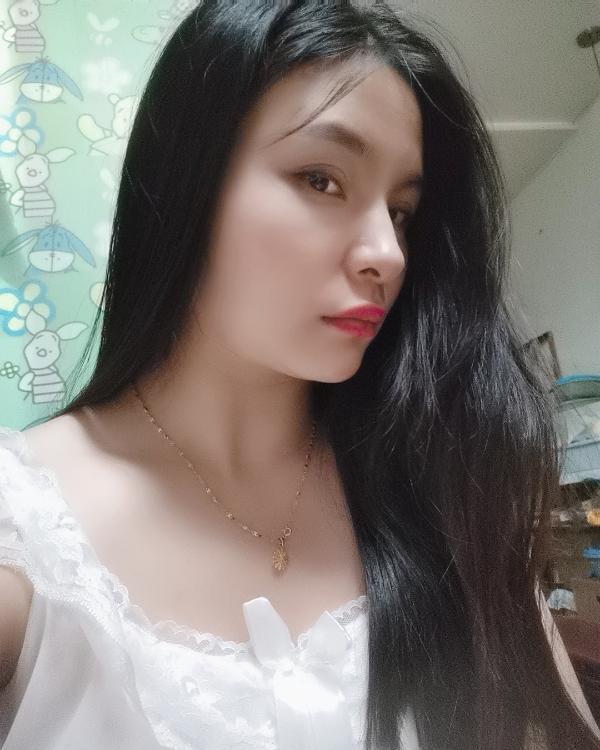 汉口火车站娇小妹子