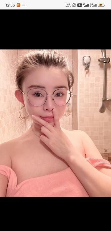 S型身材高颜值小姐姐