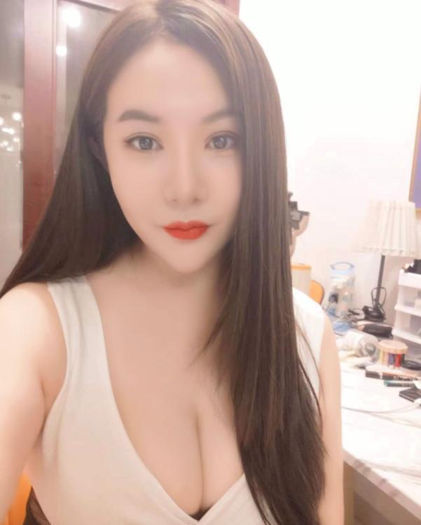 天河巨乳大屁股小雪