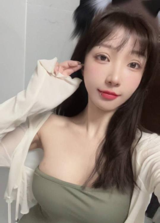 少妇感大胸丰臀老师