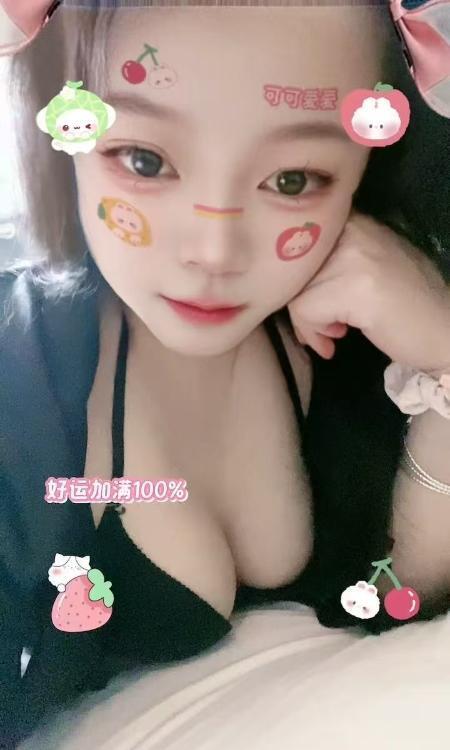 玩的很开的大胸妹妹