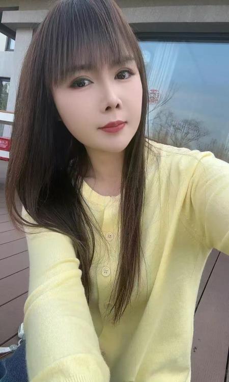 张府园地铁站大胸姐姐