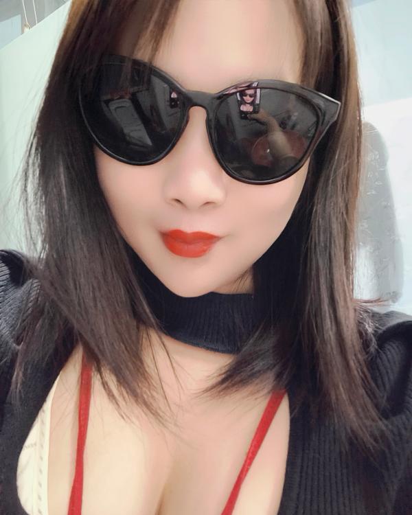 大胸肥臀小骚妇