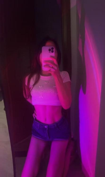 徐汇带服务有腹肌妹子