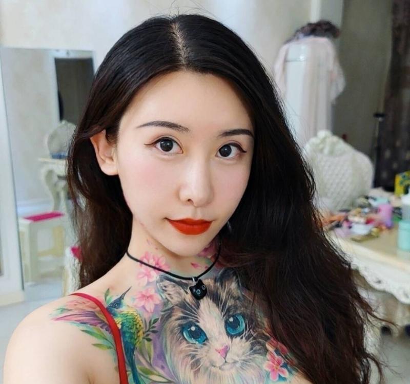 猫纹身高冷范御姐