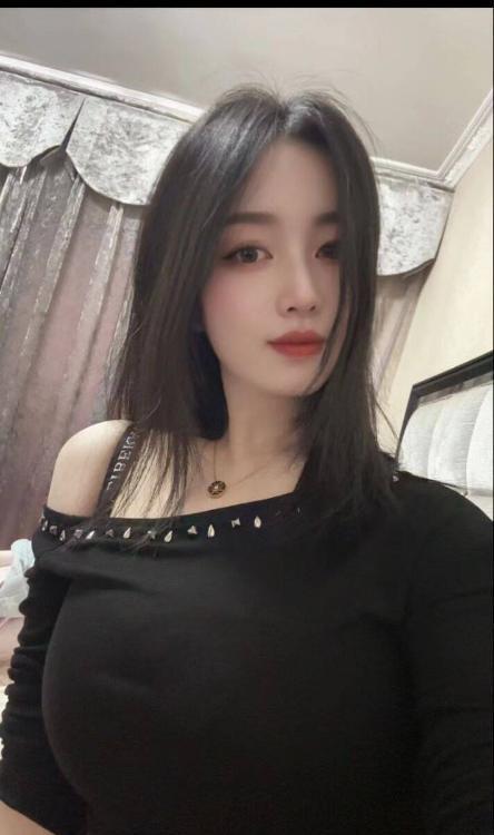 丰满高挑小少妇