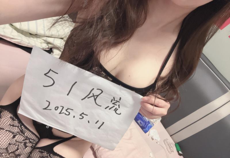 性感黑色制服小姐姐