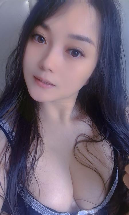 苗条服务系少妇