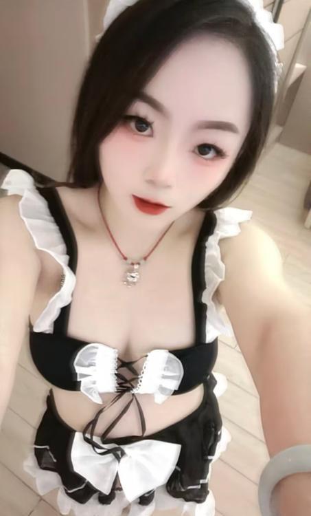 情绪价值到位的小美女