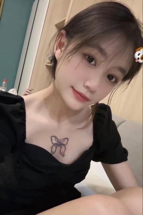 天河乖巧小妹妃妃