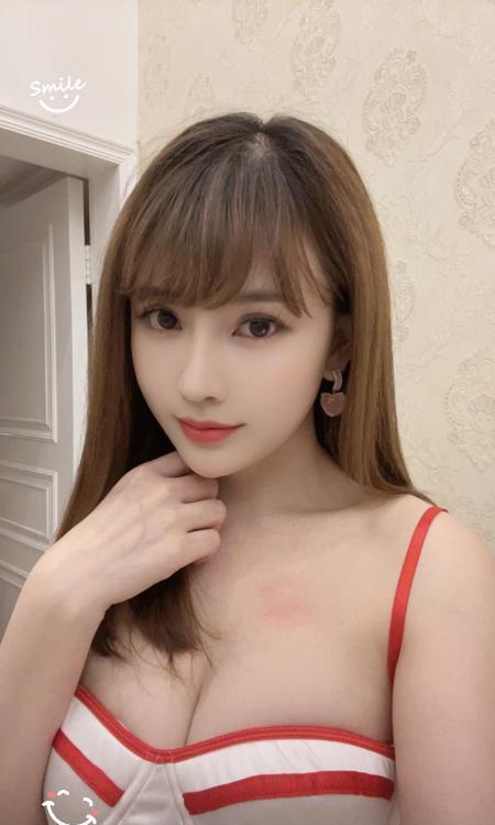 肤白颜值诗诗老师