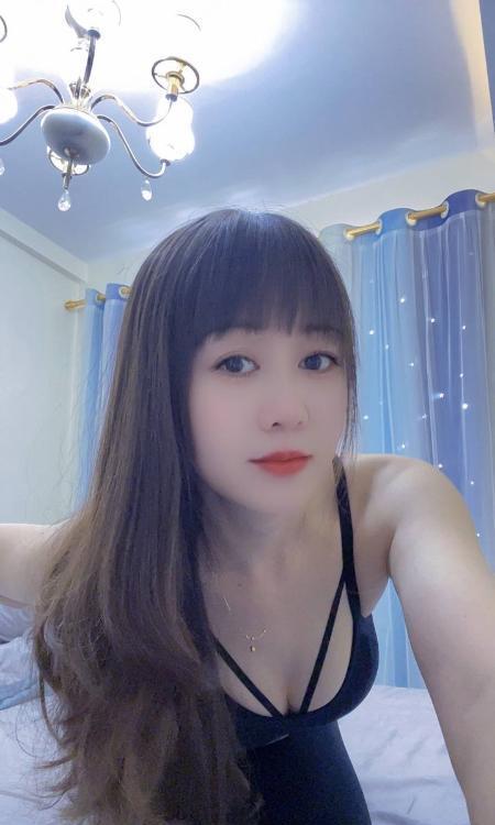 细腰川渝小姐姐