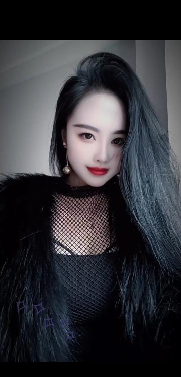 大长腿黑丝少妇